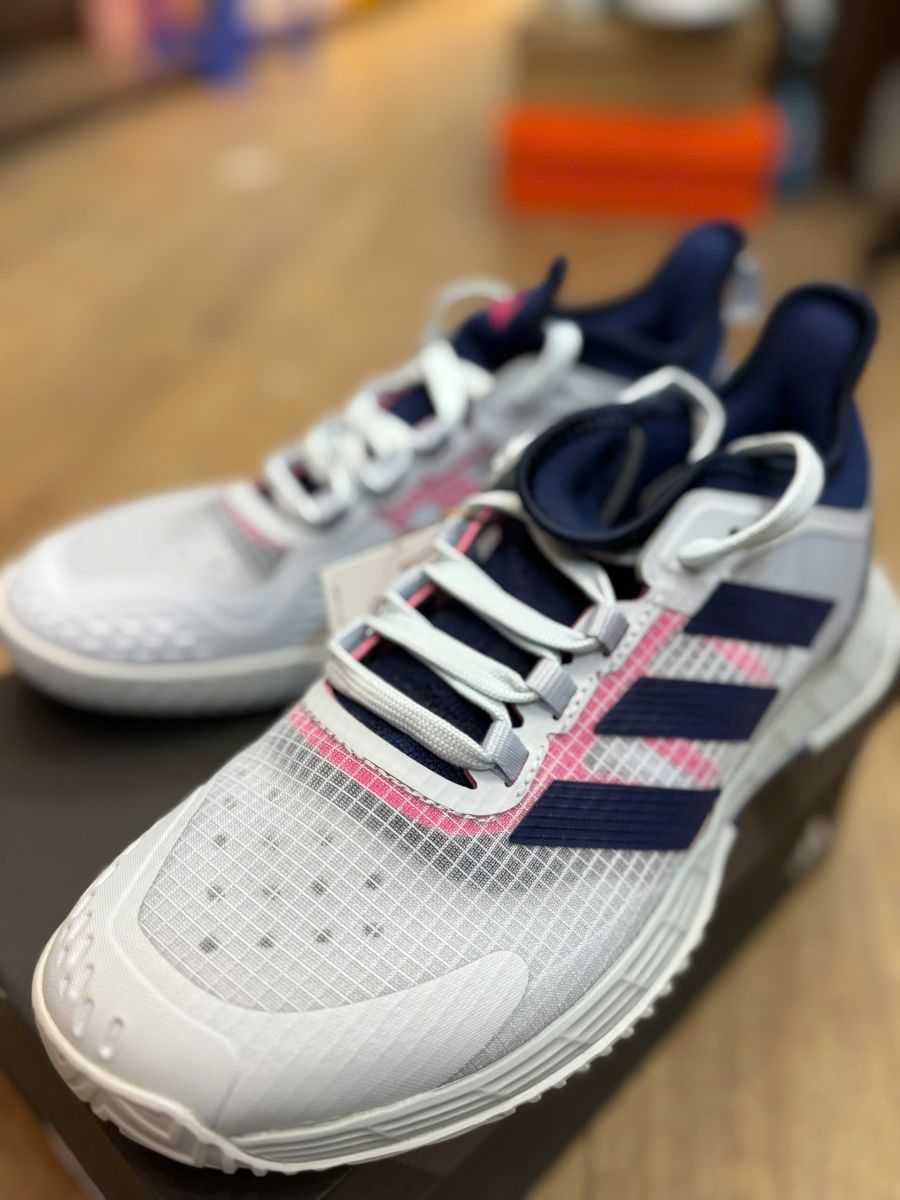 Đánh giá chi tiết giày Tennis Adidas Adizero Ubersonic 4.1