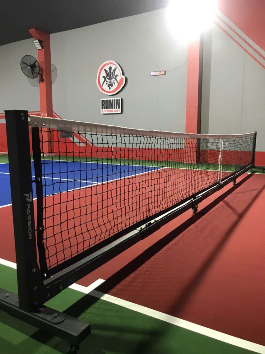 Tác động của mặt sân đến lối chơi pickleball