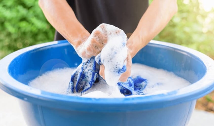 Giặt trang phục tennis bằng tay duy trì độ bền của trang phục hiệu quả