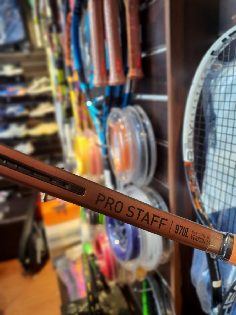 Đánh giá chi tiết vợt Tennis Wilson Pro Staff Team V14  