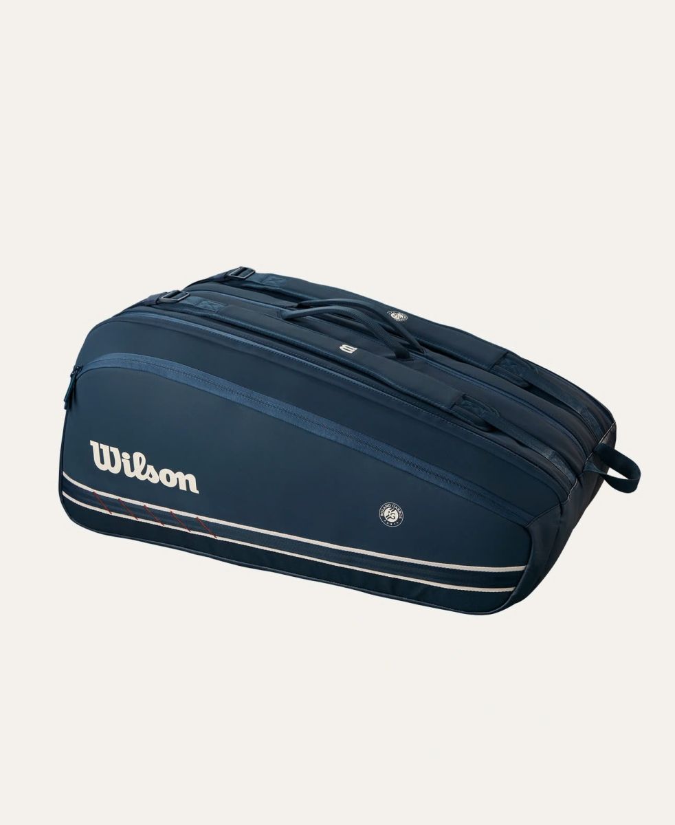 Túi Tennis Wilson Roland Garros 2025 Session de Soirée Super Tour 15 Pack – Thiết kế sang trọng với gam màu xanh đậm, phù hợp cho mọi tay vợt.