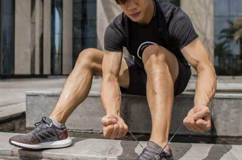 Chọn giày tennis như thế nào để có được trải nghiệm tốt khi ra sân?