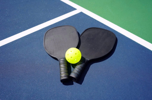 Tác động của mặt sân đến lối chơi pickleball