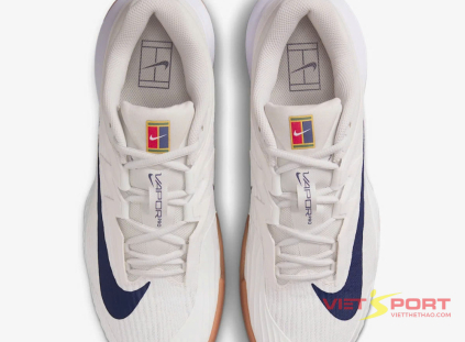 Giày Tennis Pickleball Nike Vapor Pro 3 FZ2161-100 màu trắng phối xanh navy, thiết kế lưới thoáng khí, đệm Zoom Air, đế cao su XDR bám sân – phù hợp sân cứng.