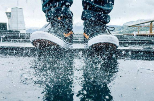 Mẹo bảo quản giày nam trong mùa mưa nắng thất thường