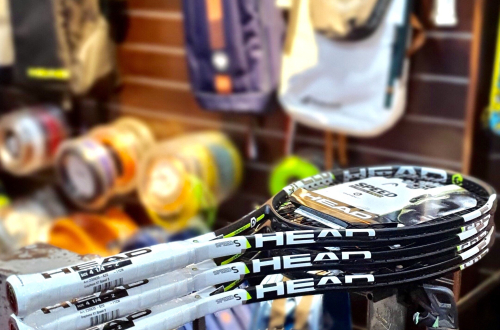 Trọng lượng của vợt tennis có ảnh hưởng đến lối chơi không?